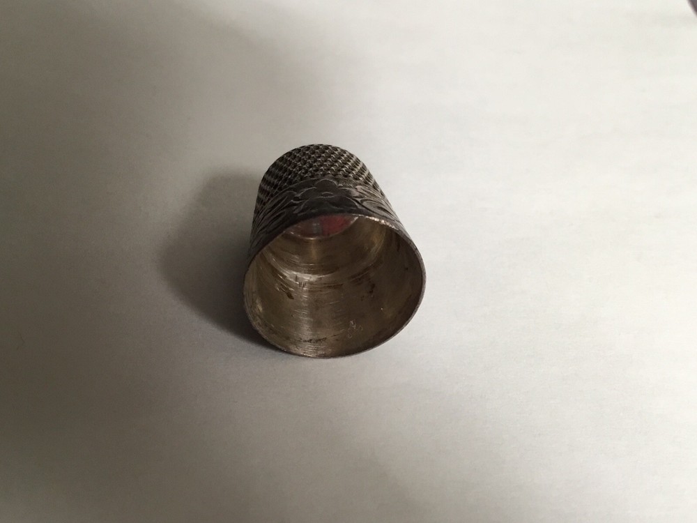 VINTAGE STERLING SILVER THIMBLE WEBSTER 12 FLOWER BORDER