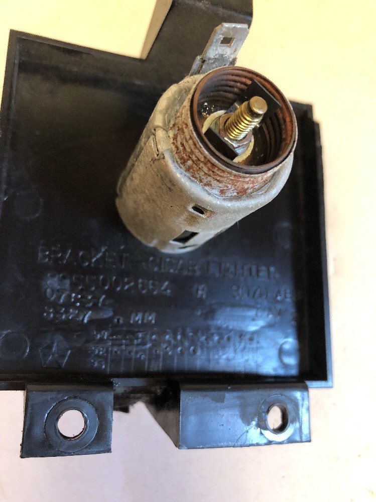 93-95 Jeep Cherokee Cigarette Lighter Panel With Lighter