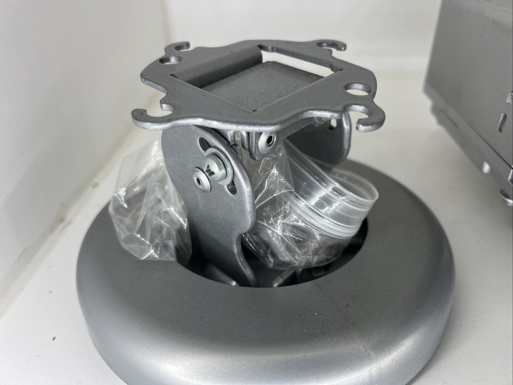 Hitachi Projector CP-S225 Multimedia Mobile LCD Projector With Mount and Remote