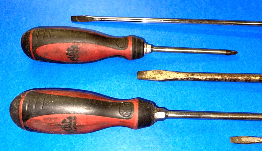 MAC TOOLS 9 PIECE ASSORTED SCREWDRIVER SET & BIT DRIVER
