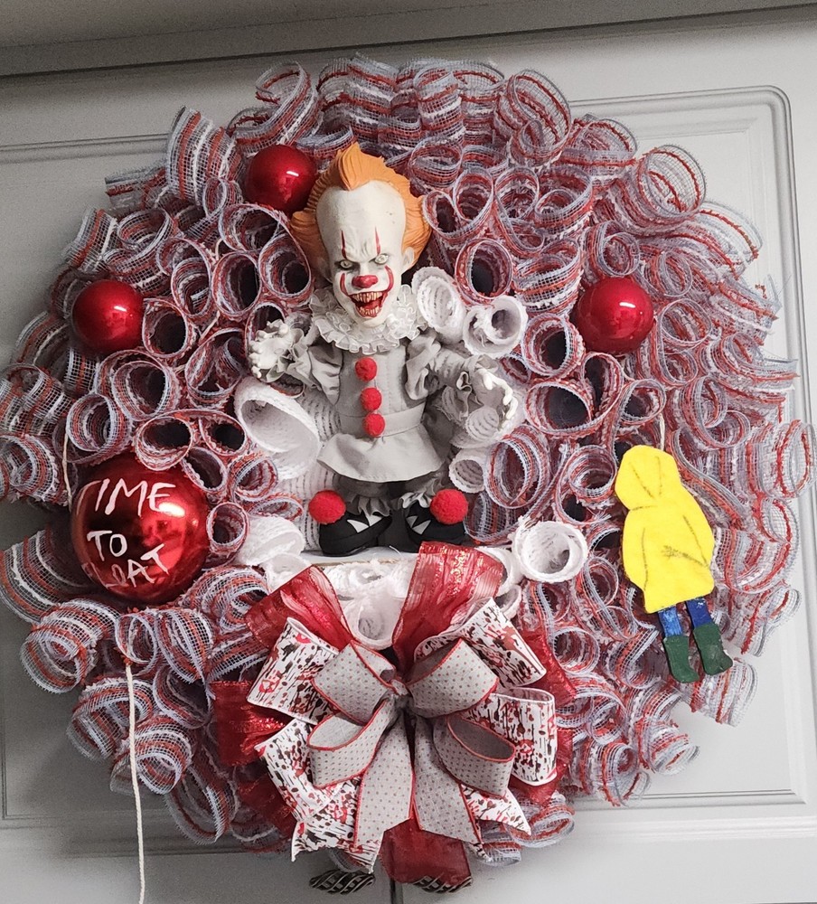 Animated "IT" - PENNYWISE Wreath 26"