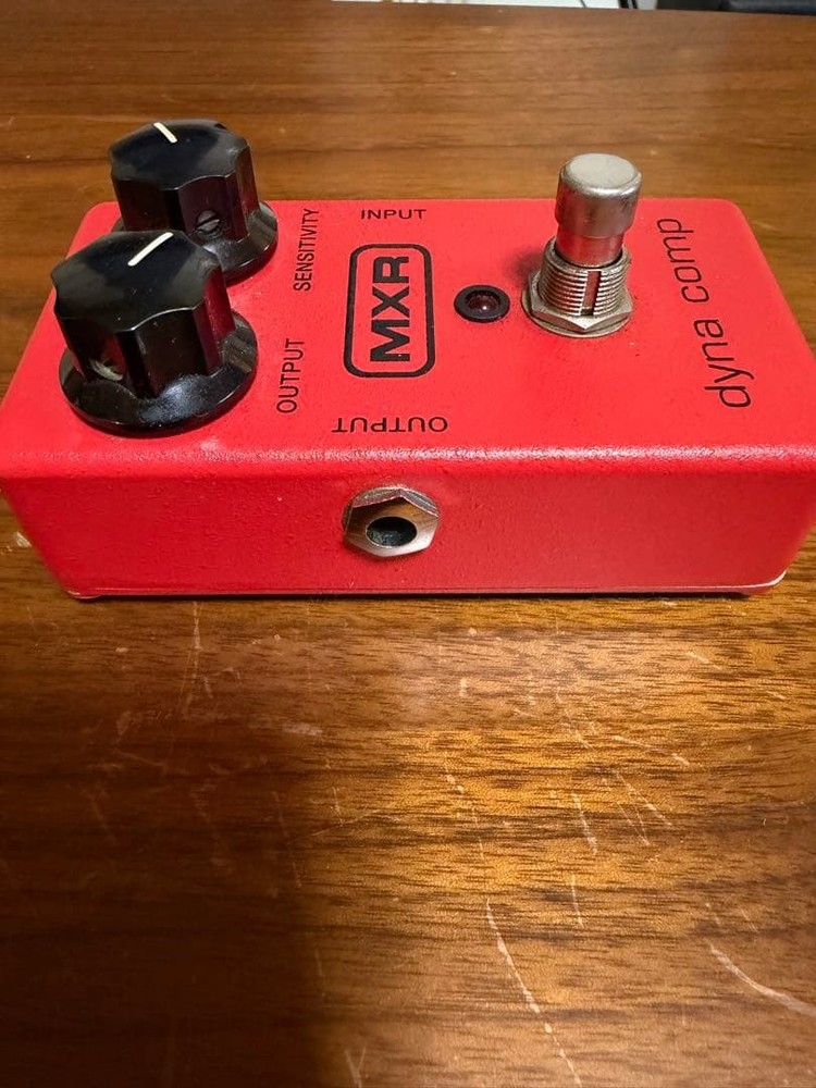 MXR Dyna Comp bass effector