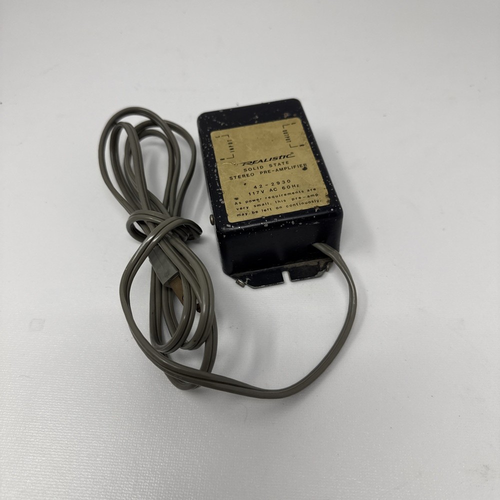 Realistic 42-2930 Solid State Stereo Pre-Amplifier 117VAC 60Hz