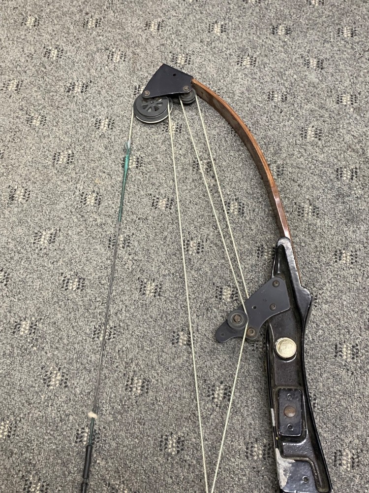 Vintage RH Bear Whitetail Hunter Archery Black Compound Bow AMO 44"