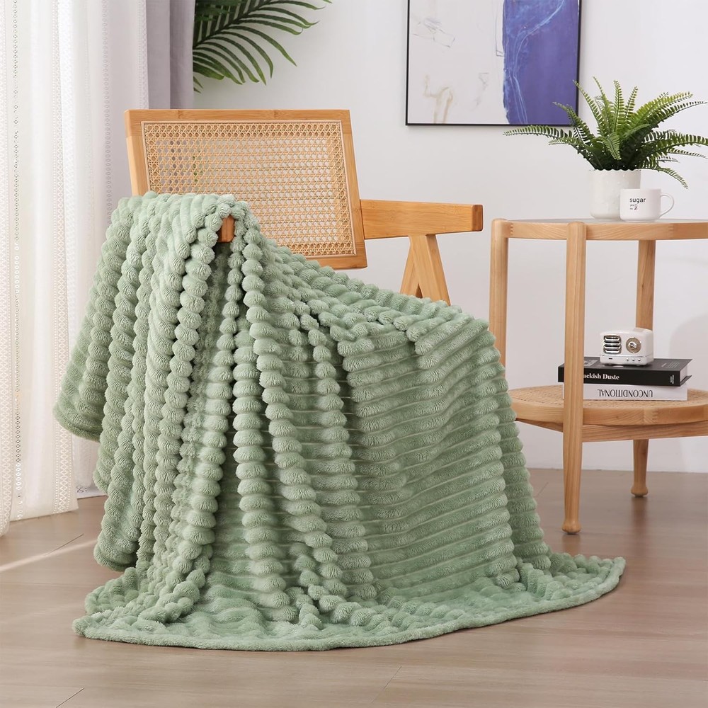Soft Flannel Throw Blanket Microfiber Warm Cozy Sofa Bed Lightweight