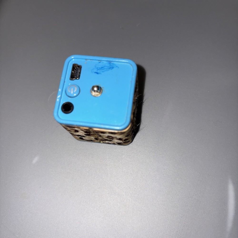Vintage MP3 Ipod Speaker Cube LEOPARD BLUE Chicboom Keychain 90s