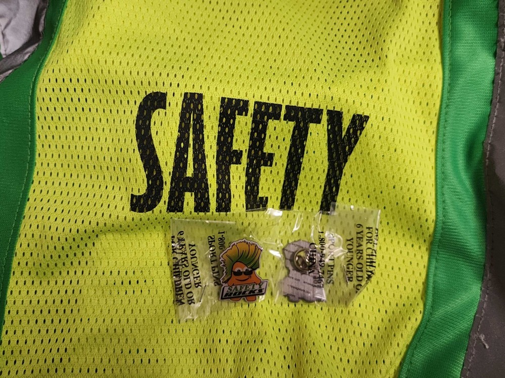 *BRAND NEW/UNOPENED* Amazon SAFETY ROCKS Peccy Pin