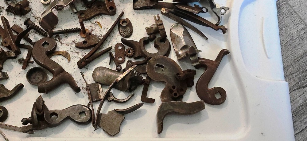 MIXED LOT ORIGINAL BLACK POWDER MUZZLE LOADER FLINT LOCK PARTS MUZZLELOADER