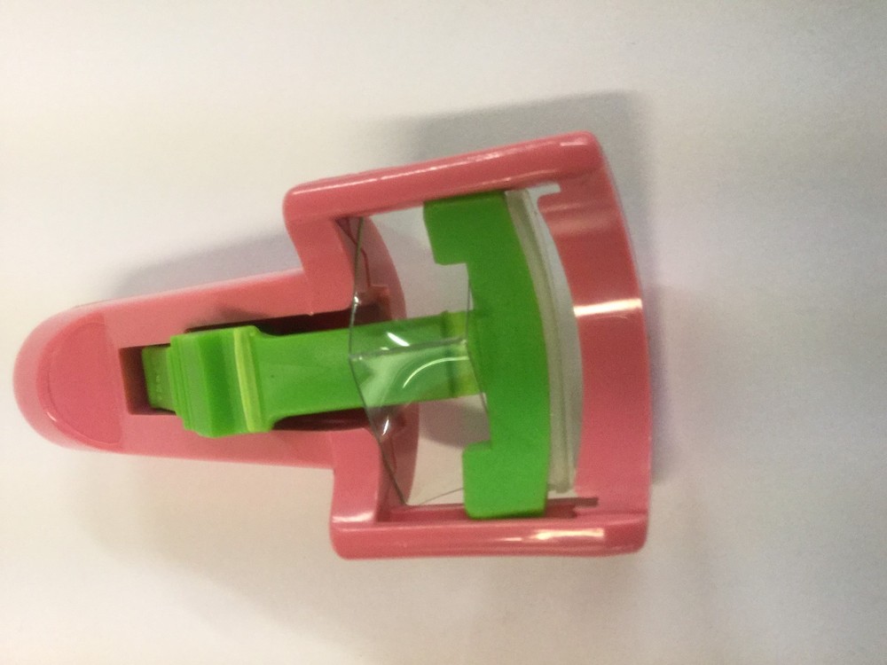 Maybelline Plastic Eyelash Curler - Pink - NEW.