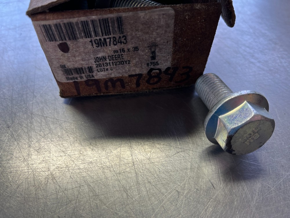 19M7843   GENUINE  OEM  John Deere  BOLT