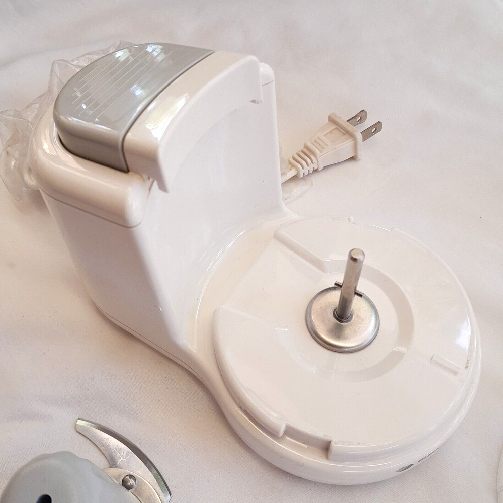 Black & Decker Handy Chopper HC2000 White Mincer/Chopper