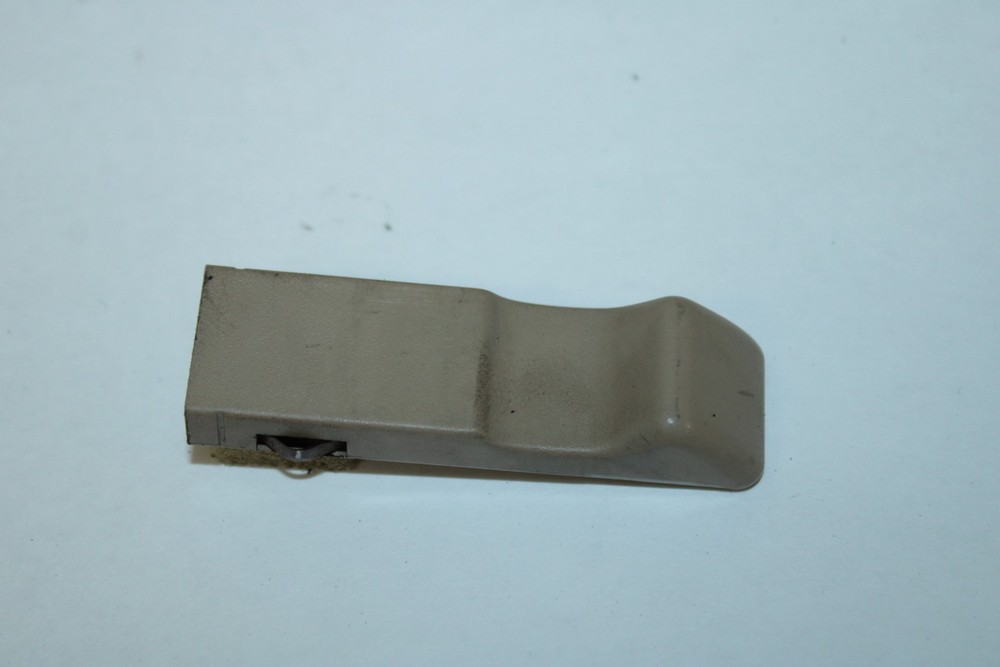 2006 HONDA CR-V (SE)- DRIVER OR PASSENGER FRONT DOOR LOCK INDICATOR TAB