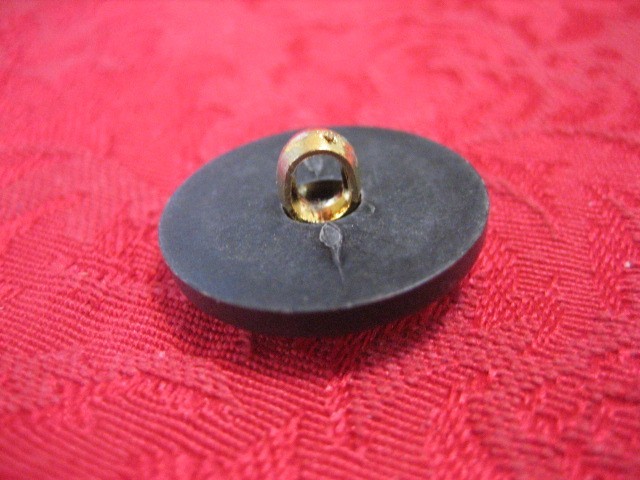 Modern 13/16" Designer? Clothes Plastic Button - Q6