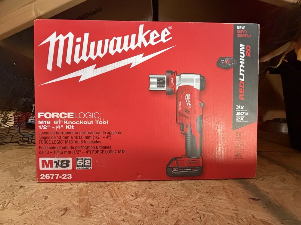Milwaukee M18 FORCELOGIC 6T Knockout Tool 1/2"-4" Kit 2677-23