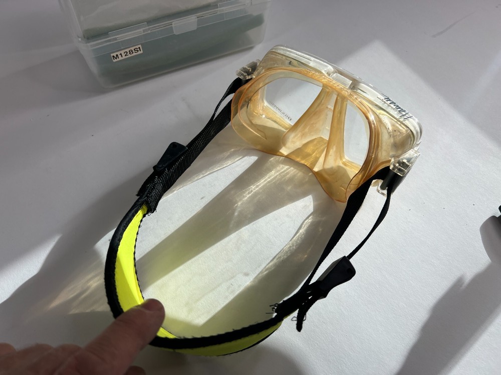 US Divers Hawaii Dive Mask Clear with Case - Dive Goggles