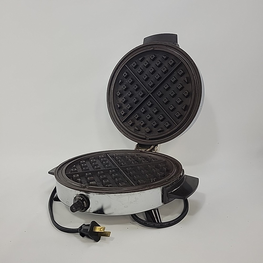 Vintage Toastmaster Waffle Maker Chrome Round Adjustable Temperature Model 252 A