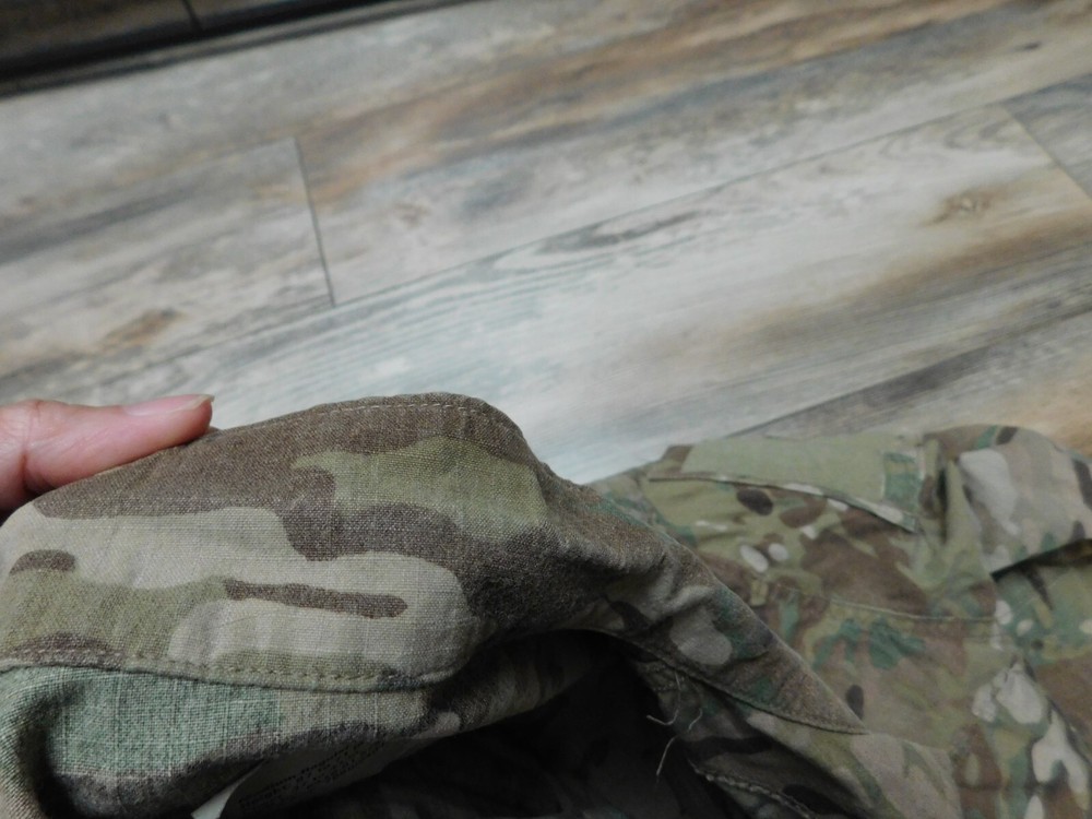 US ARMY MULTICAM FLAME RESISTANT TOP COAT SIZE MEDIUM - REG
