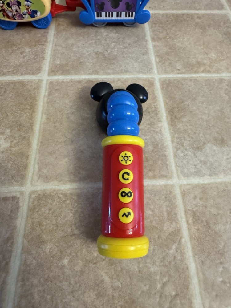 Disney Junior Mickey Mouse Funhouse Light Your Way Train