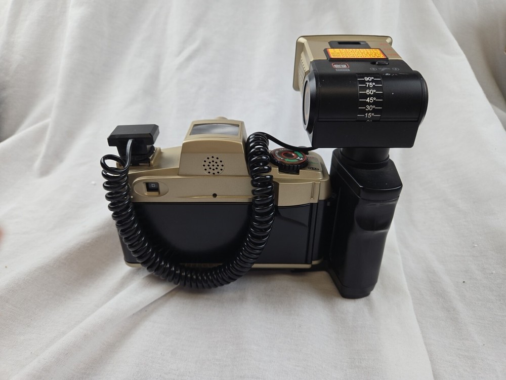 Mitsuba TC-8000D Camera with Case and Flash