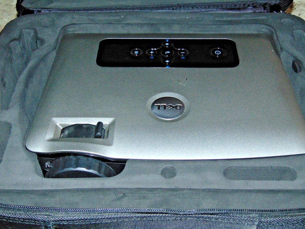 Dell DLP Front Projector With Case & Accessories - Model 2400MP