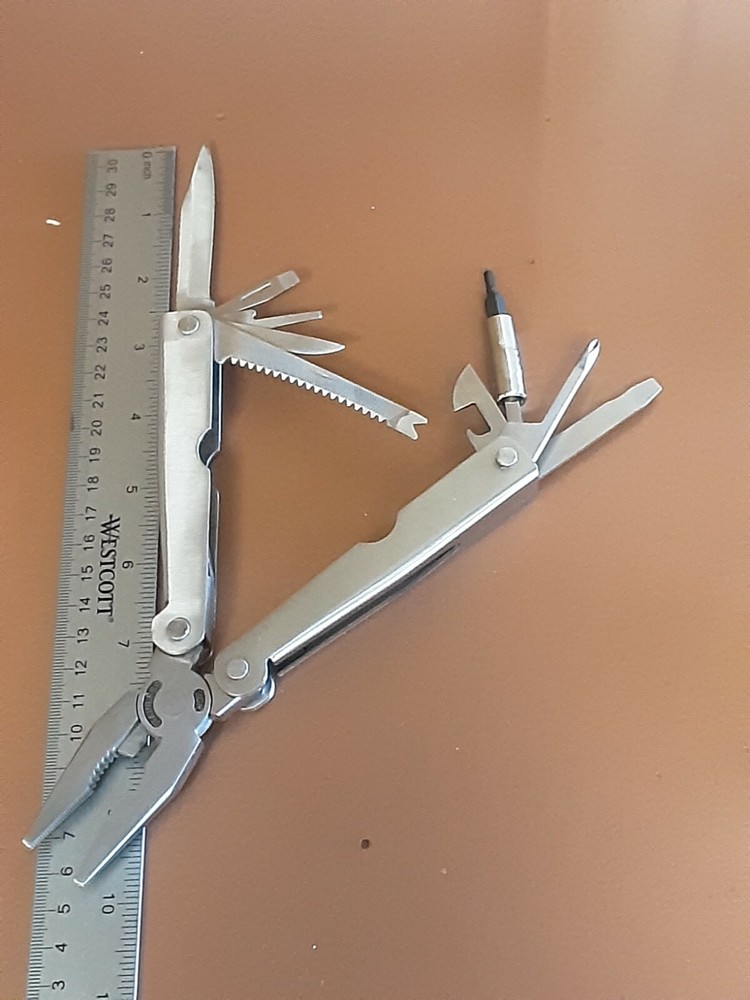 2CR - Folding Pliers / Knife / Screwdriver Bits - Multi Tool - Stainless
