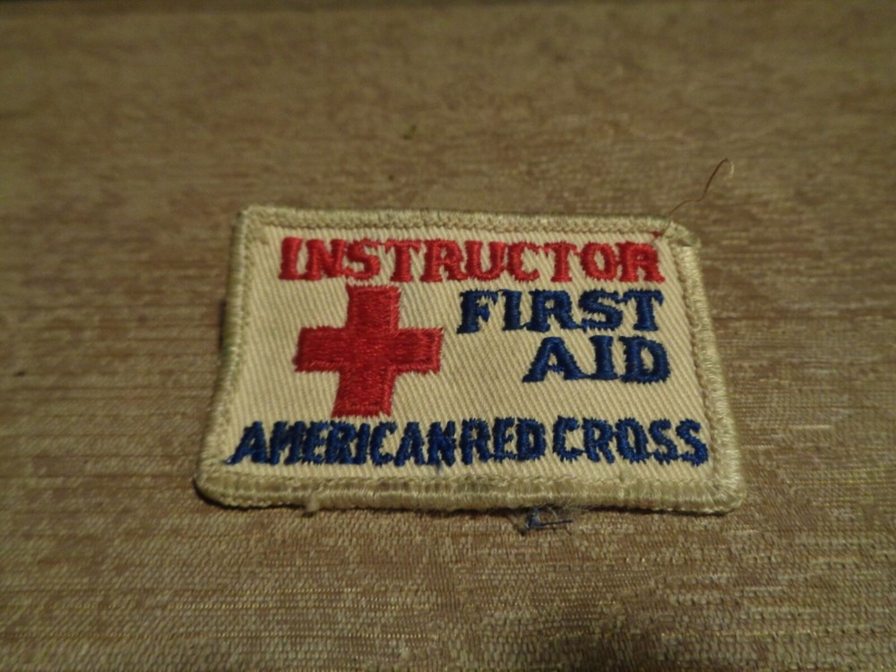 Vintage INSTRUCTOR FIRST AID AMERICAN REDD CROSS  Embroidered Ski Patch
