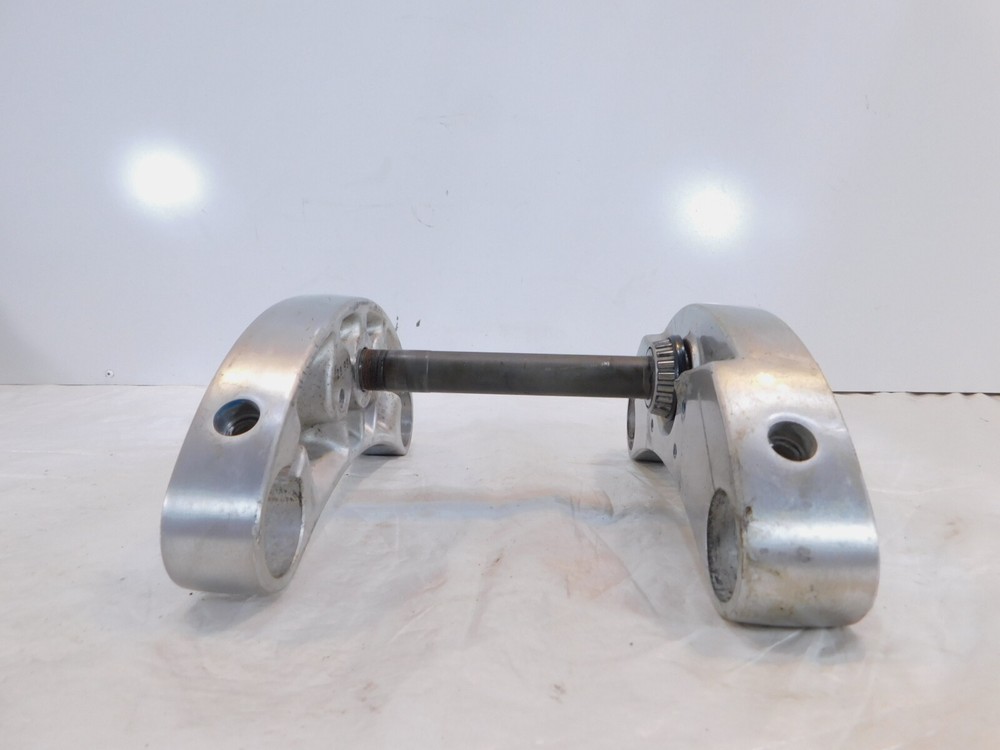 99 00 Victory Standard V92 Cruiser Upper & Lower Front Fork Triple Tree Bracket