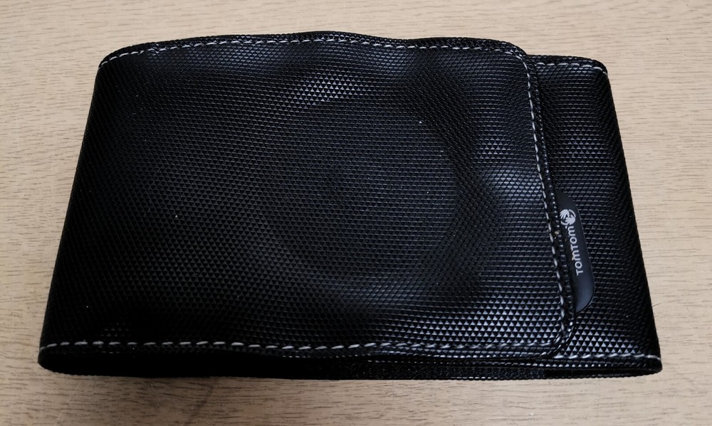 TomTom (4EF0.001.00) Carry & Charge Pack - Black *See Description*