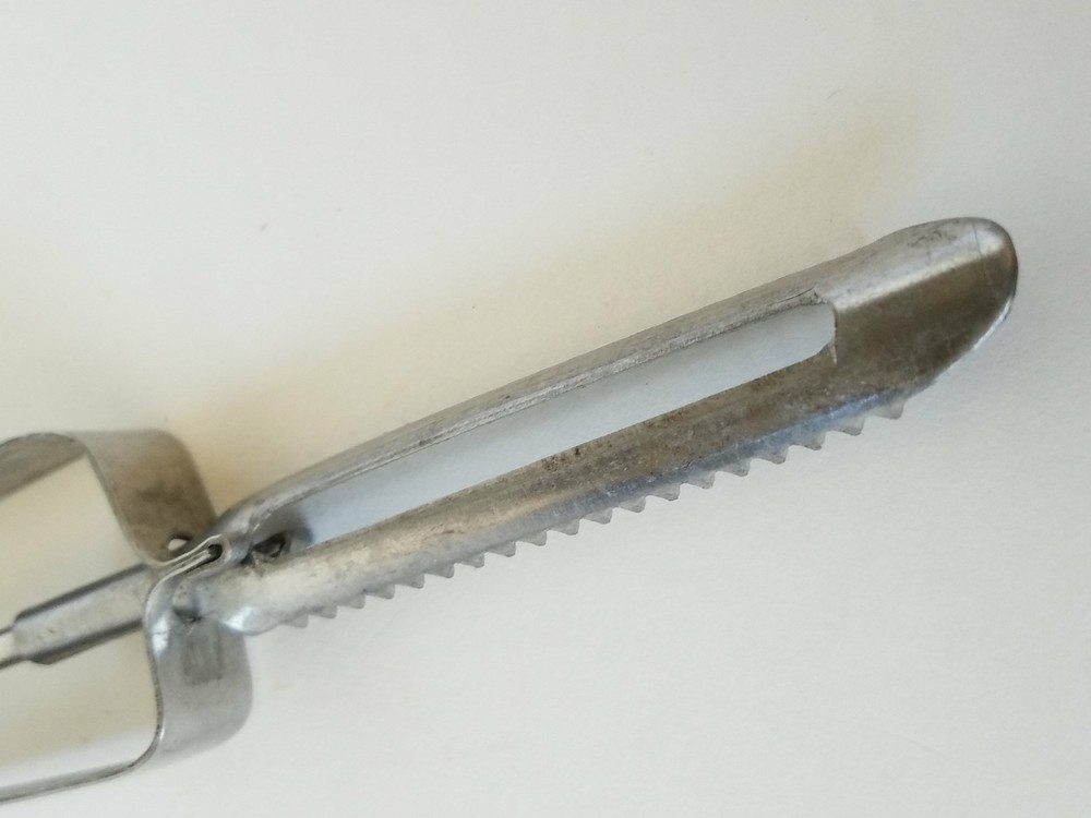 Swivel Vegetable & Fruit Peeler