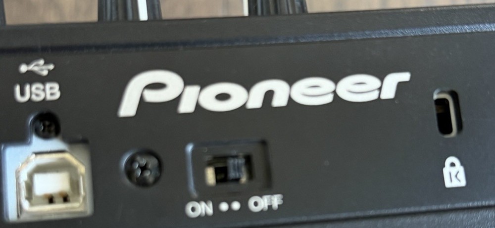 Pioneer DDJ-SR Digital DJ Controller