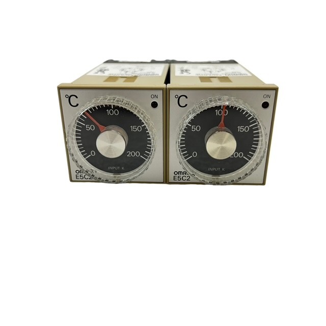 OMRON TEMP CONTROLLER WITH SOCKET E5C2-R20K P3G-08 LOT OF 2