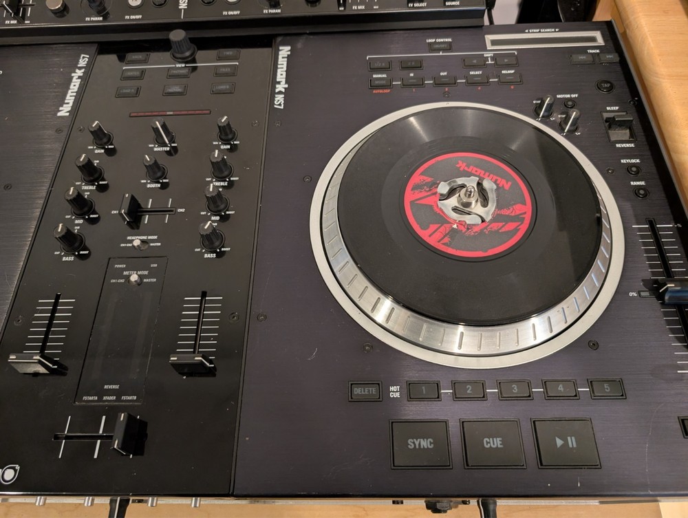 Numark NS7FX Digital DJ Controller