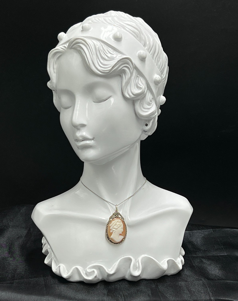 Graceful Charm – Silver Marcasite & Shell Cameo Pendant