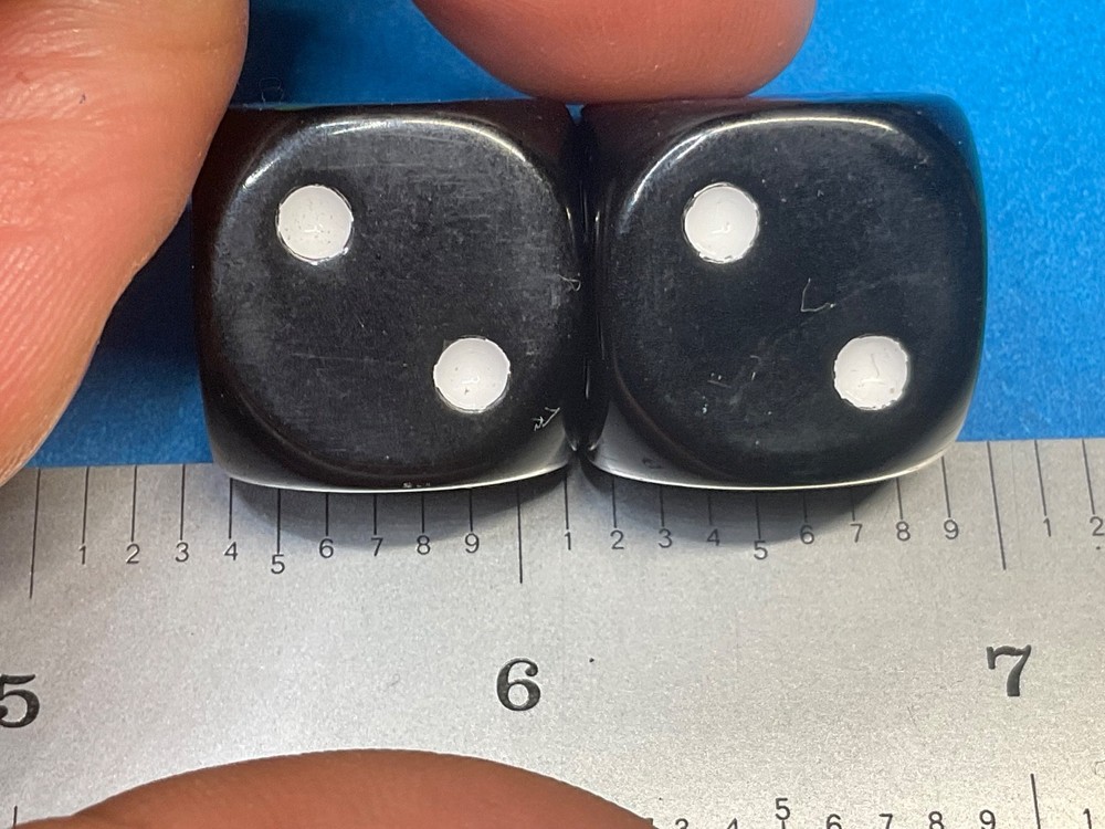 PAIR ROUNDED EDGE BLUE CHIP DICE———Z-Z