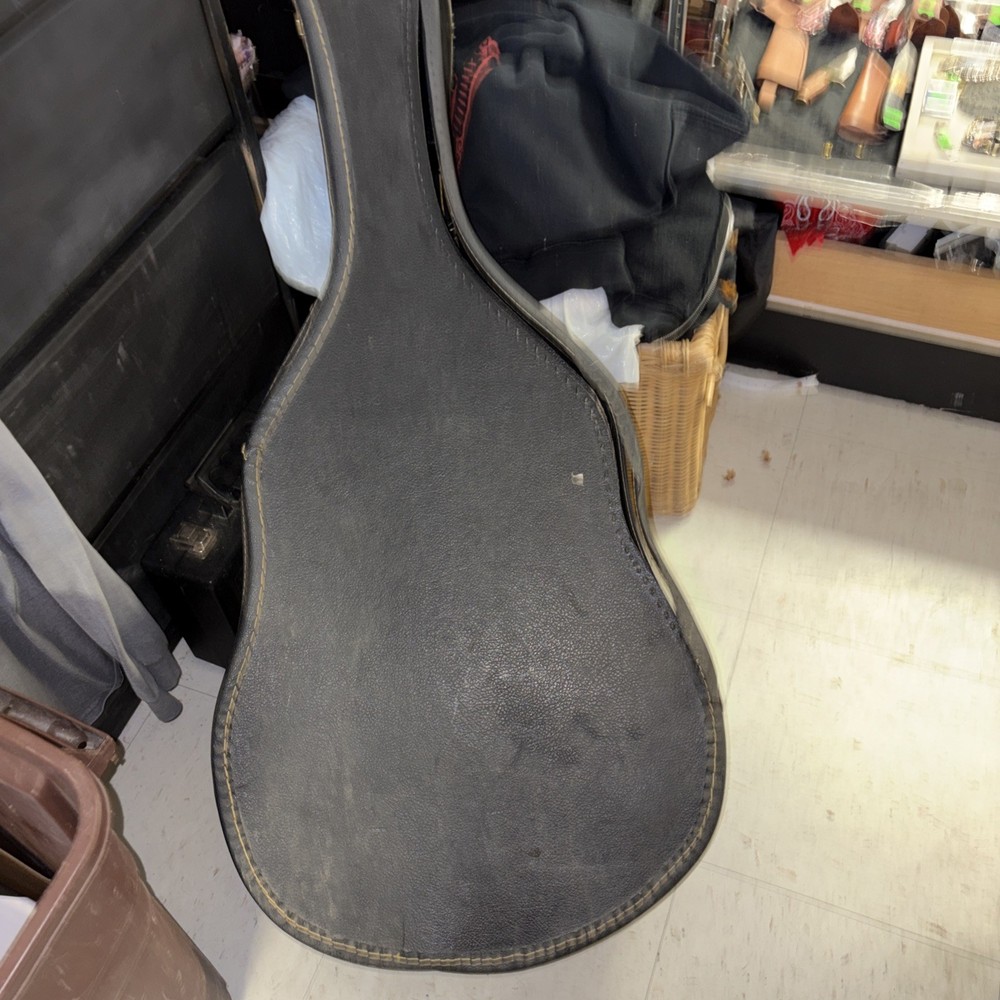 Yamaha Acoustic Guitar