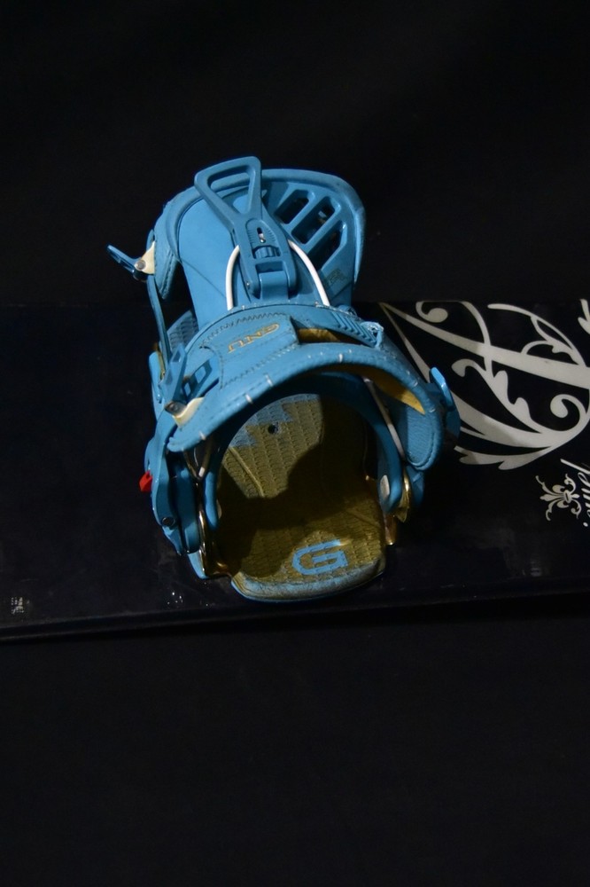 JEWEL SNOWBOARD SIZE 136 CM WITH GNU medium BINDINGS