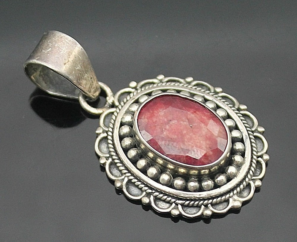 GORGEOUS VINTAGE GENUINE RUBY BEADED ROPE EDGE ORNATE STERLING SILVER PENDANT