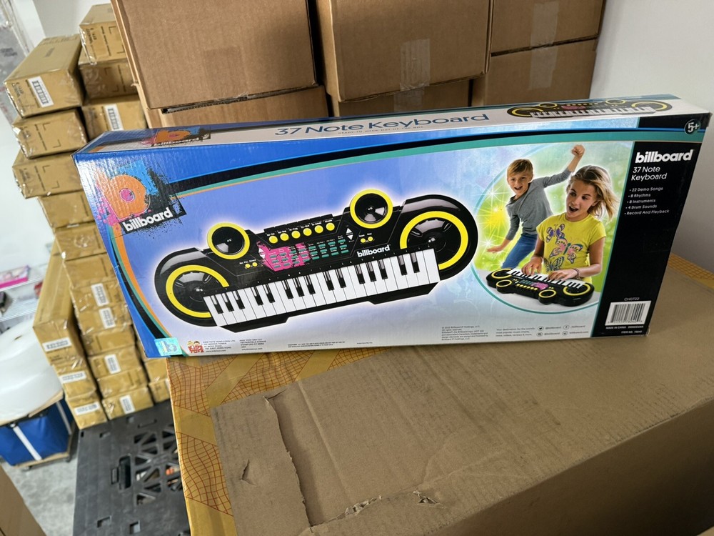 NEW Billboard 37 Key keyboard with Mic