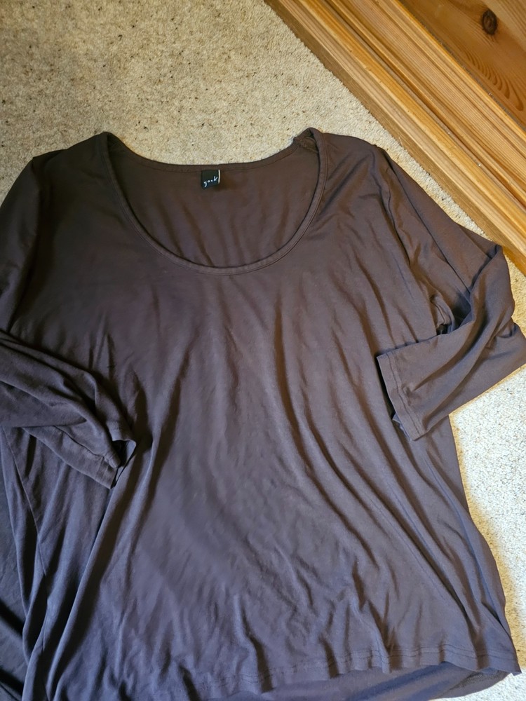 Bundle of YOEK clothes (Size large / X Large) 5 items