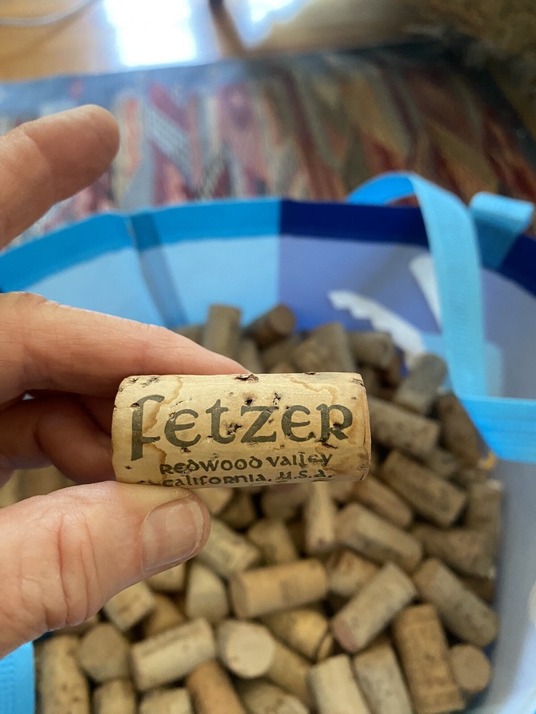 600 used natural wine corks