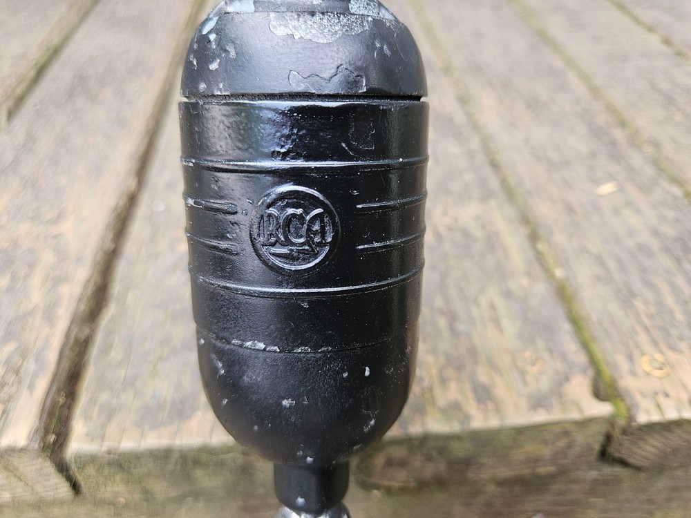 RCA MI-6206-E Microphone w/ Atlas Stand