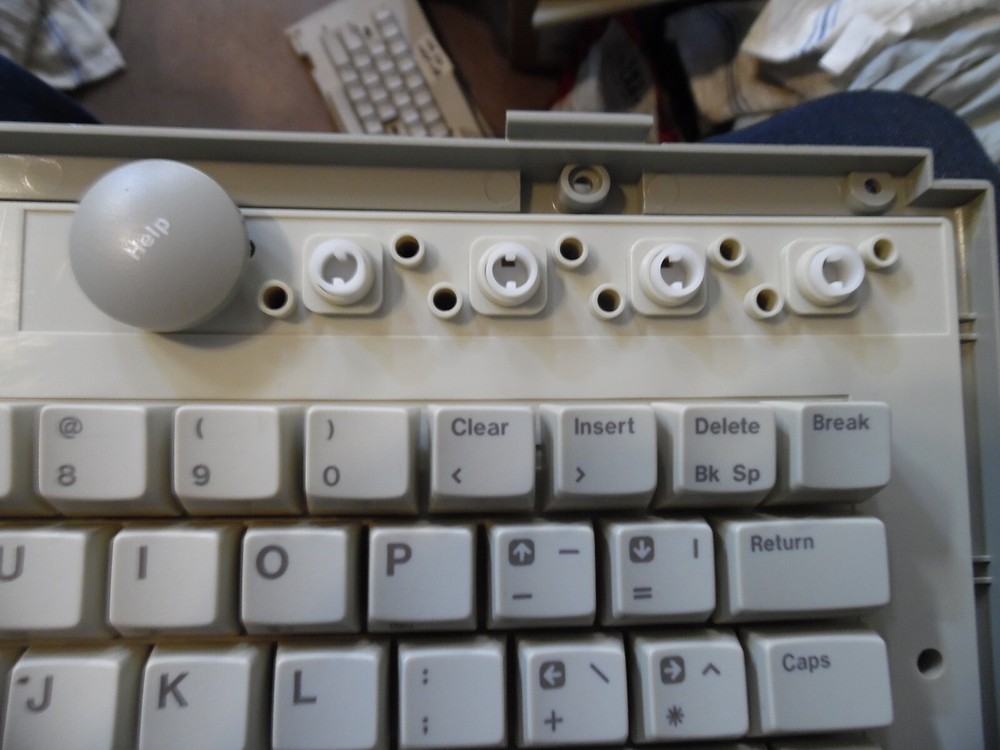 ATARI XEGM KEYBOARD with Case and cable Computer New