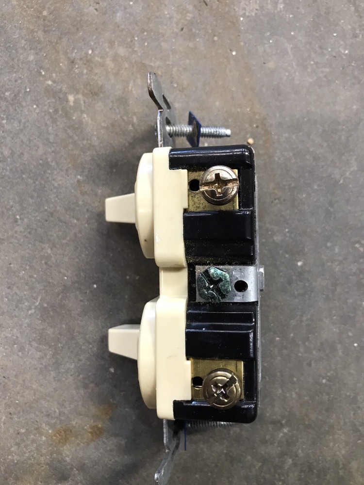 Cooper 271v-ivory Combination Single Pole Switch 15a-120v/227v Open Box New