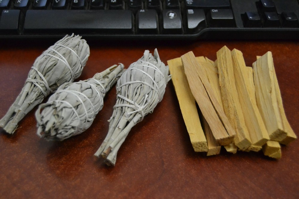 3 PCS WHITE MINI SAGE BUNDLE 3" + 10 PALO SANTO STICKS - SMUDGE KIT REFILLS