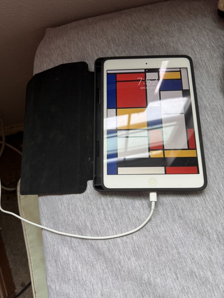 Apple iPad Mini 2nd Gen. 16Gb White, No camera