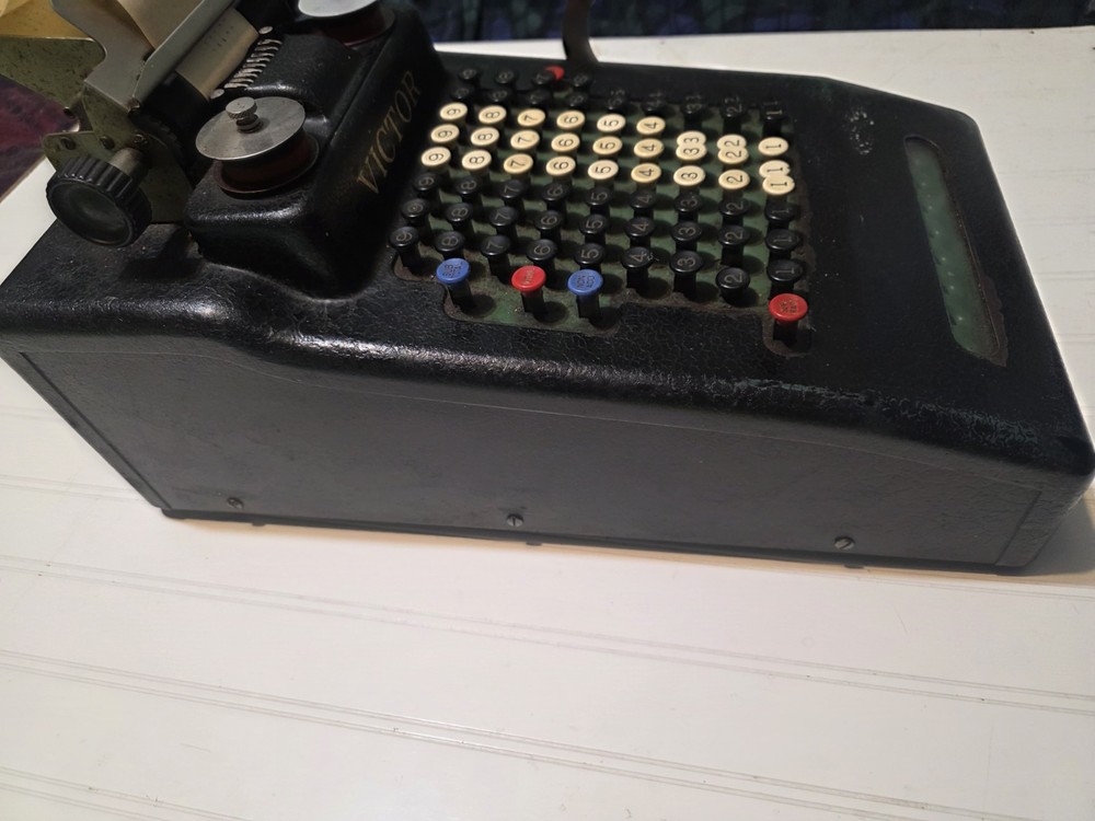 Vintage Hand Crank Victor Metal Adding Machine
