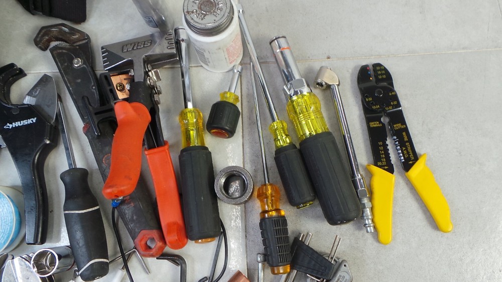 MISC ELECTRICIAN TOOLS & BAG (121444-1B AOO CTR-A2)