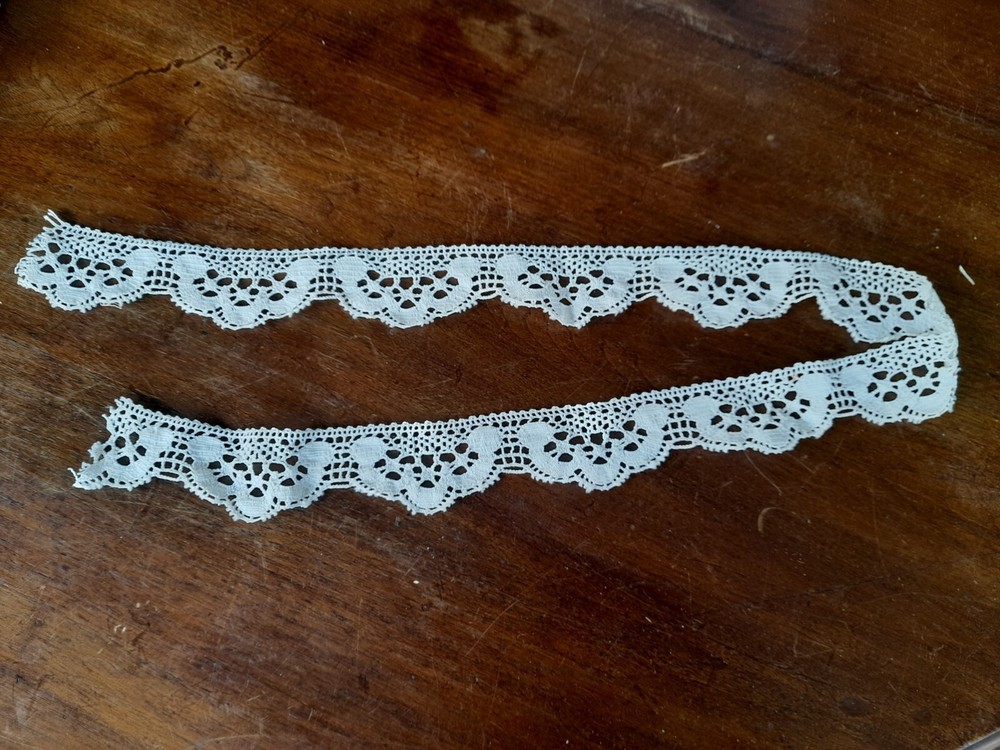 VINTAGE crochet strip