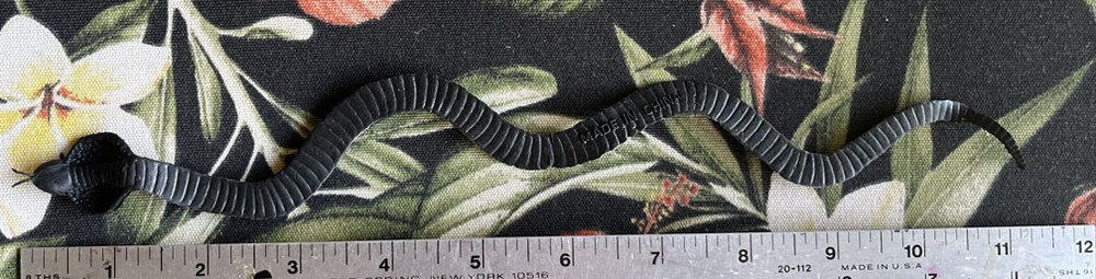Toy Snakes (12) - Flat - Medusa?
