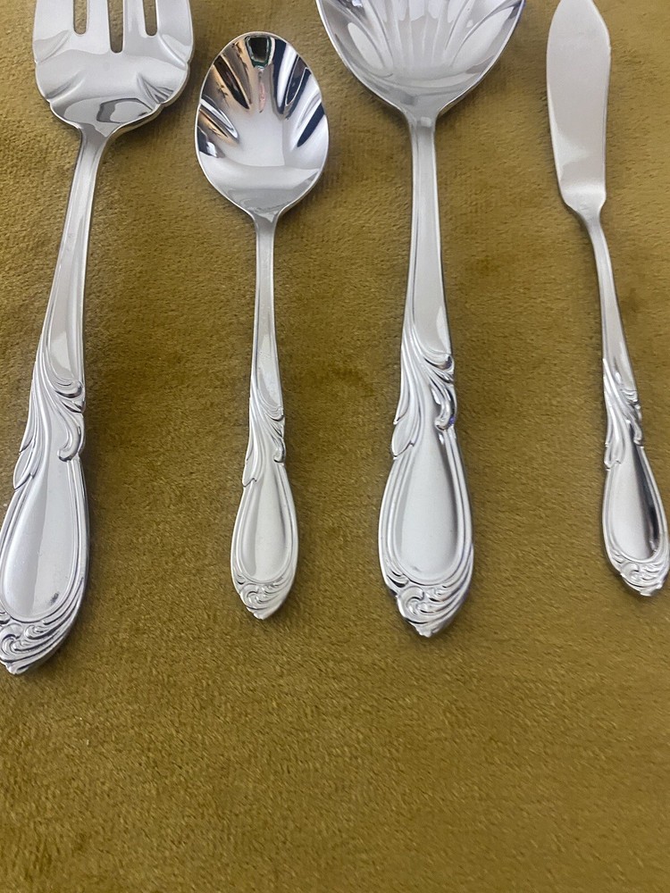 (4)Retroneu Silverplate "Linda" Serving Pieces